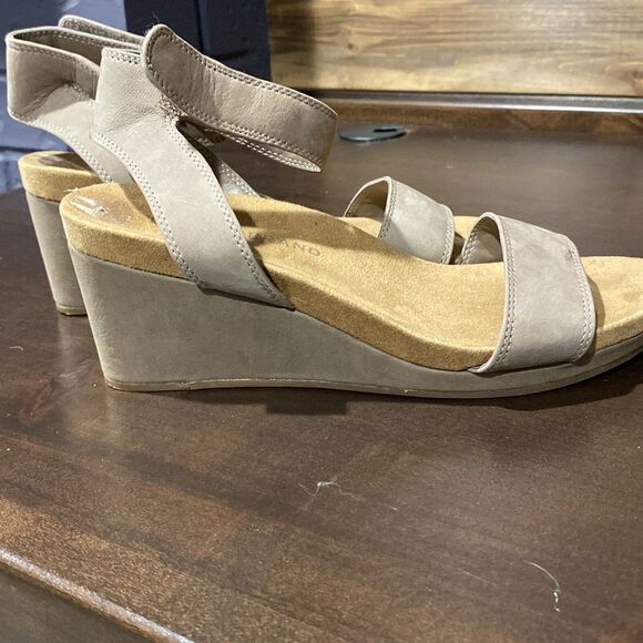 Lucky Brand Tan Leather Adjustable Strap Sandals - Picture 8 of 12